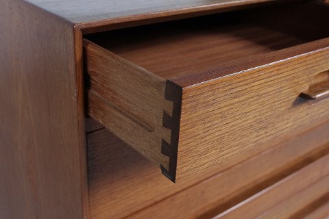 Dansk Møbeldesign

Kommode af teak
med 5 skuffer