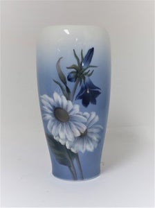 Royal Copenhagen. Vase. Model 2651-235. Højde 17 cm.  (1 sor