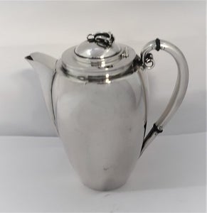 P. Hertz. Lille sølvkande (830). Højde 15 cm. Produceret 194
