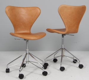 Arne Jacobsen Syver kontorstol, model 3117. Cognac vintage anilin, nybetrukket