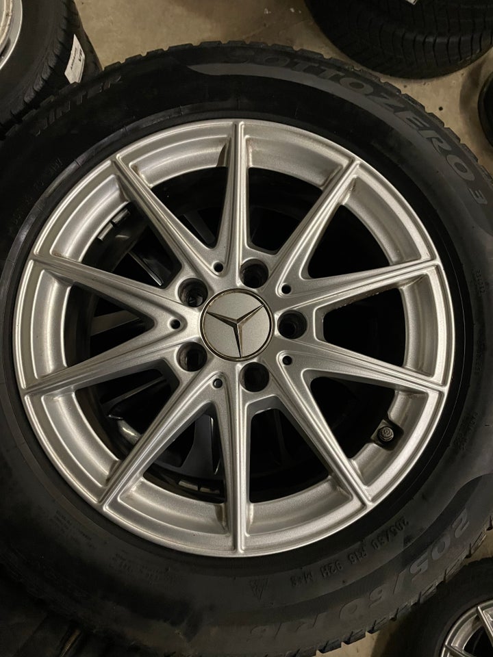 16” orignale Mercedes A-klasse fælge med Pirelli...