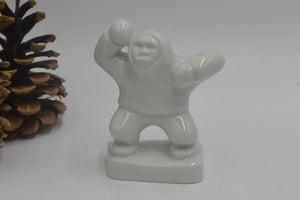 Bing & Grøndahl porcelænsfigur, lille inuit fra Grønland. Nr. 2411. 