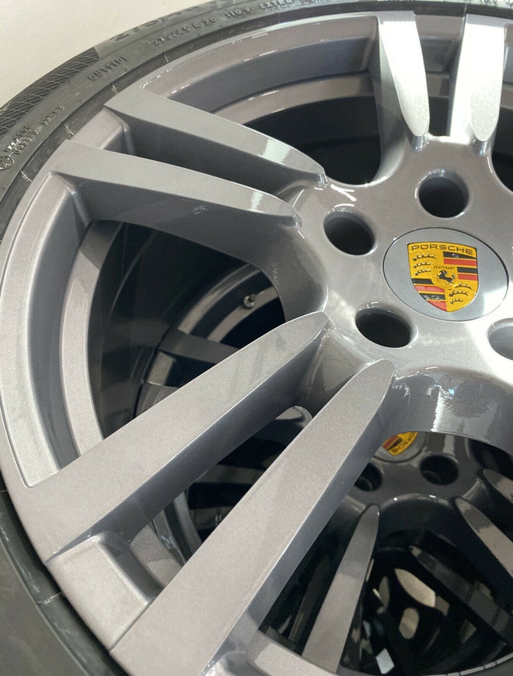 Nye 21" Porsche vinterhjul med TPMS ventiler.