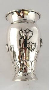 Kundby. Sølv vase med blomster motiv (830). Højde 15,5 cm. P