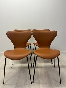 Syverstole af Arne Jacobsen Nypolstrede Læder