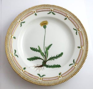 Royal Copenhagen, Flora Danica. Middags tallerken. Design #3