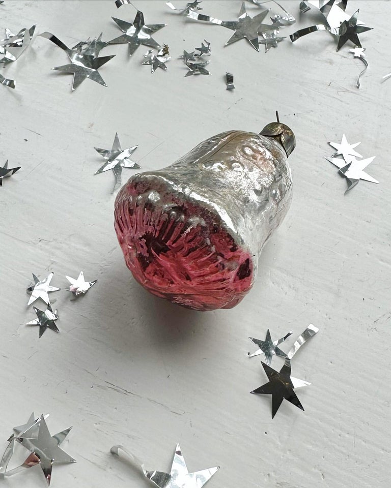 Vintage julekugle, klokkeblomst m lyserød bund