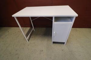 Skrivebord i Metal Gusto 100x55x77cm Pris kr. 450,-