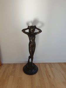 Pitta Luga figur af kvinde i massiv bronze