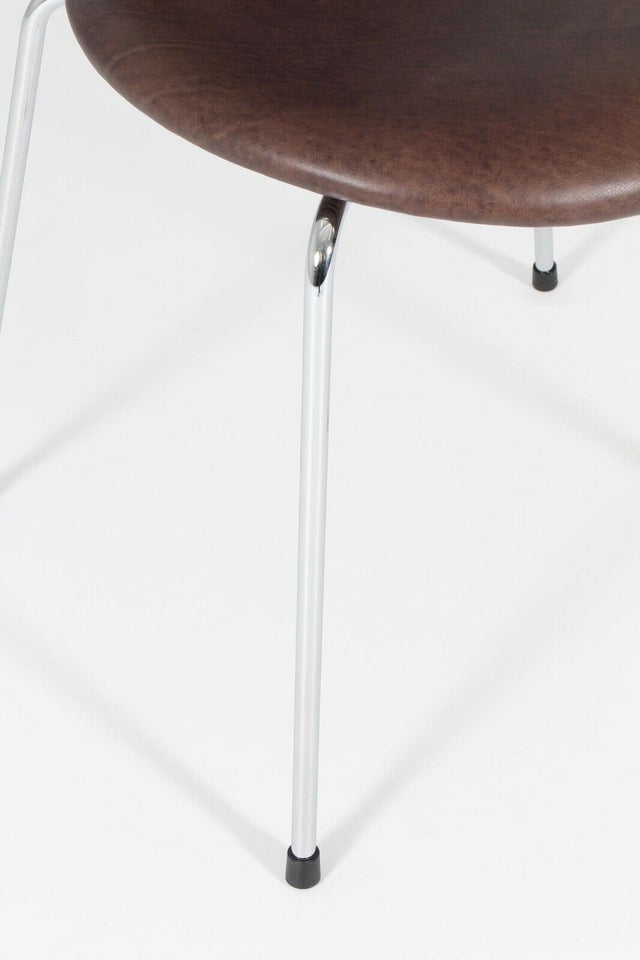 Arne Jacobsen. Myren spisestole, model 3101 (6)