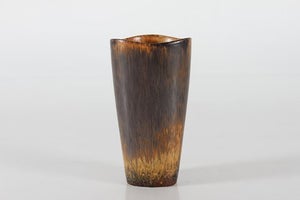 Rörstrand
Gunnar Nylund

Slank asymmetrisk vase
m/okker