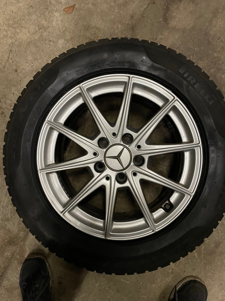 16” orignale Mercedes A-klasse fælge med Pirelli...