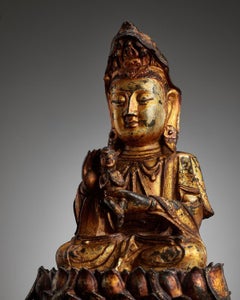 Figur - Gilt-Lacquered Bronze Figure of Guanyin - Forgyldt bronze - Kina - Mi...