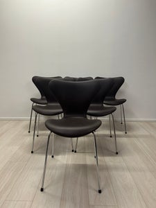 Syverstole af Arne Jacobsen Nypolstrede Læder