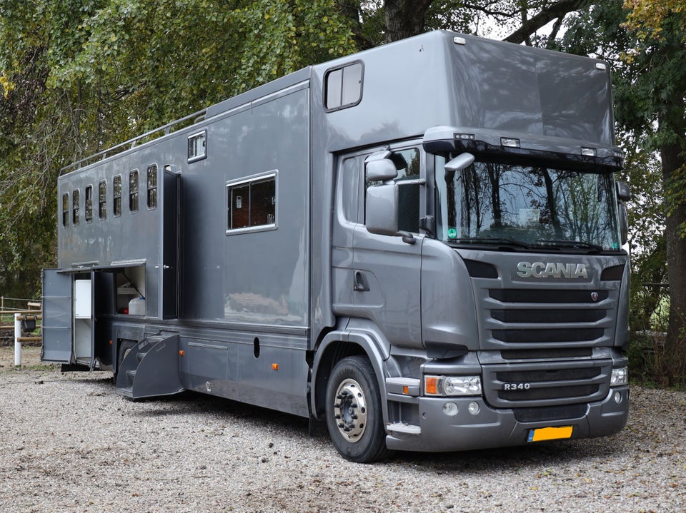 Scania hestelastbil med plads til 7 heste - livi...