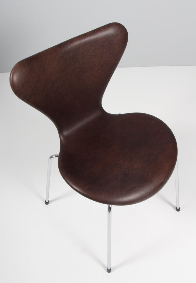 Arne Jacobsens "7" syverstole, model 3107.