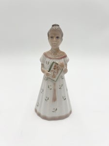 Nr: 96 - Sjælden Pige i hvid og græs kjole med bog - Lyngby Figur