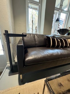 JUUL 903 sofa