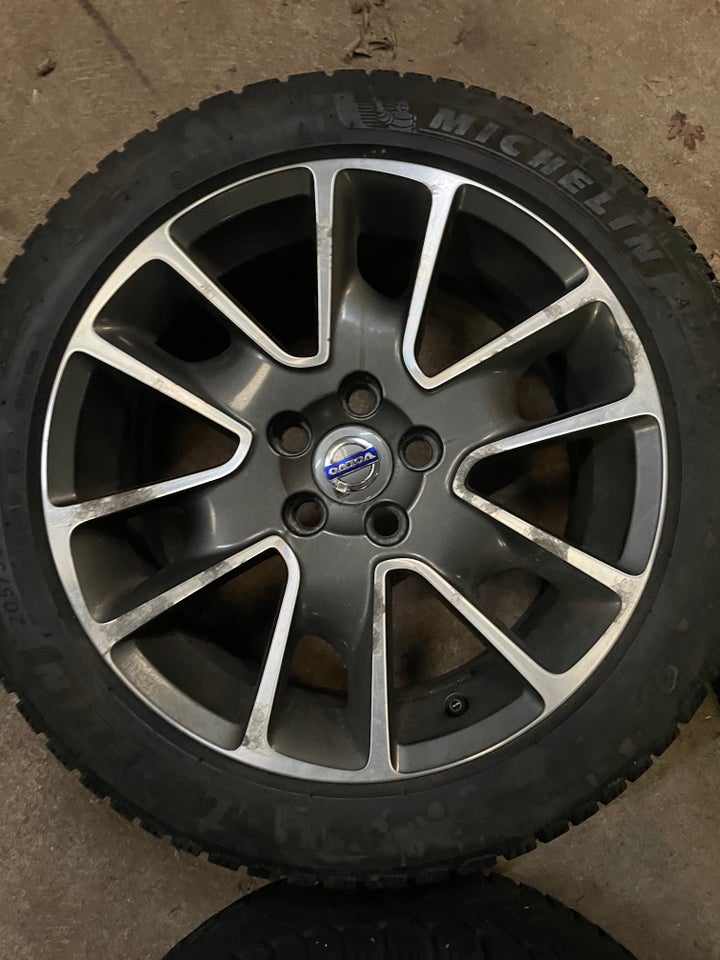 17” orignale Volvo V40 fælge med Michelin vinter...