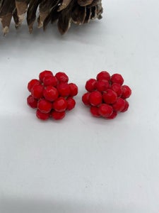 Røde vintage øreclips. Måler ca. 3cm i diameter. Pæn brugt stand. 