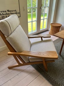 Hans J. Wegner GE375 lænestol i olieret eg med nyt hyndesæt