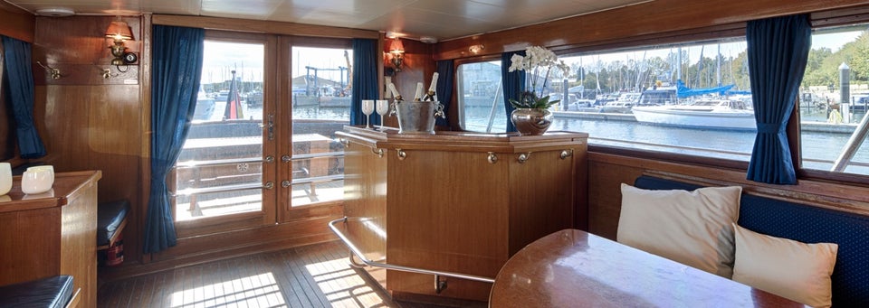 Classic Motor Yacht (1964) - Ocean Saloon