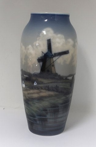 Dahl Jensen. Vase med Mølle motiv. Højde 24,5 cm...