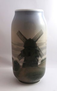 Royal Copenhagen. Stor vase med motiv af en mølle. Model 232