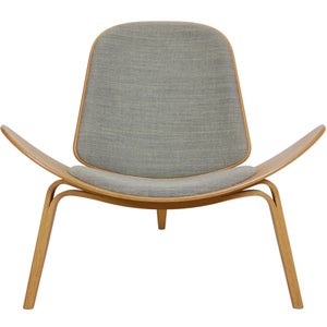 Hans Wegner Shell chair i sæbebehandlet eg og gråt stof