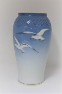 Bing & Grøndahl. Måge stel med guld. Vase. Model 203. Højde