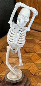 Skulptur, Memento Mori: Squelette dansant - 13.5 cm - Horn, Knogle, Træ
