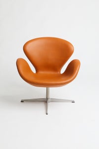 Polstring af Arne Jacobsen svane i elegance læder. 