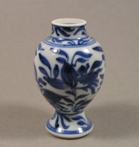 Vase - Porcelæn - Kina - Kangxi (1662-1722) - Lille baluster vase