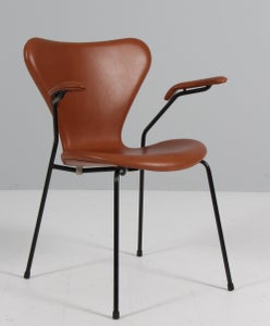 Arne Jacobsen: Armstole, model 3207, cognac pure anilin læder