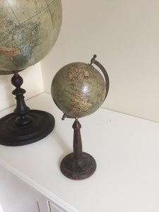 Lille antik globus