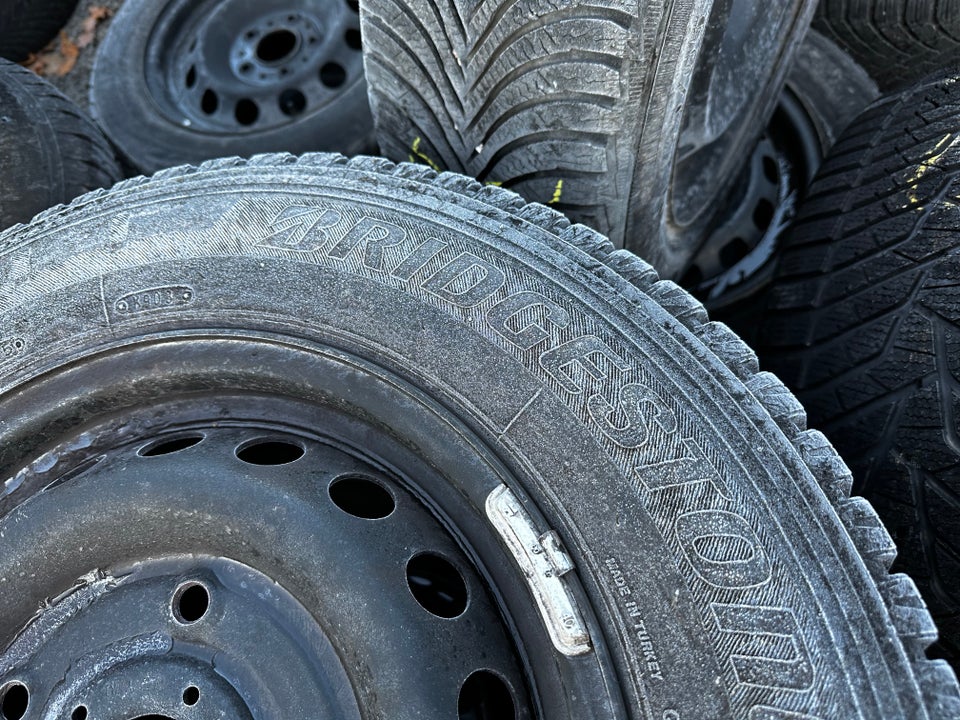 Ford Tranzit Stålfælge med Bridgestone vinterdæk...