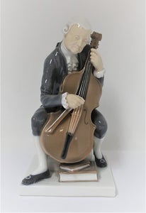 Bing & Grøndahl. Porcelænsfigur. Cellist. Model 2032. Højde