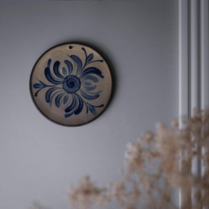 Smuk blå platte i keramik, keramik platter, platter, vægkunst