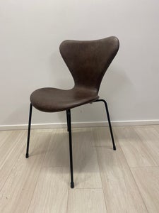 3107 syver stol af Arne Jacobsen, 