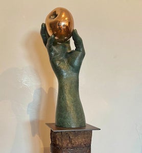 Lorenzo Quinn (1966) - Skulptur, El oro no se come - 48 cm - Harpiks