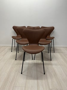 Syverstole af Arne Jacobsen Nypolstrede Læder