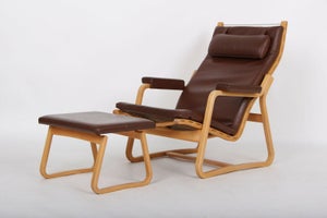 Lænestol med skammel. France & Søn. Egetræ og brunt læder 