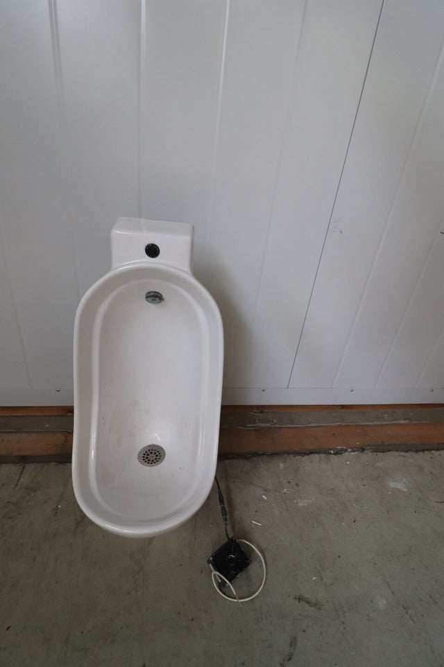 Urinal, væghængt med sensor og vandtilslutning 3...