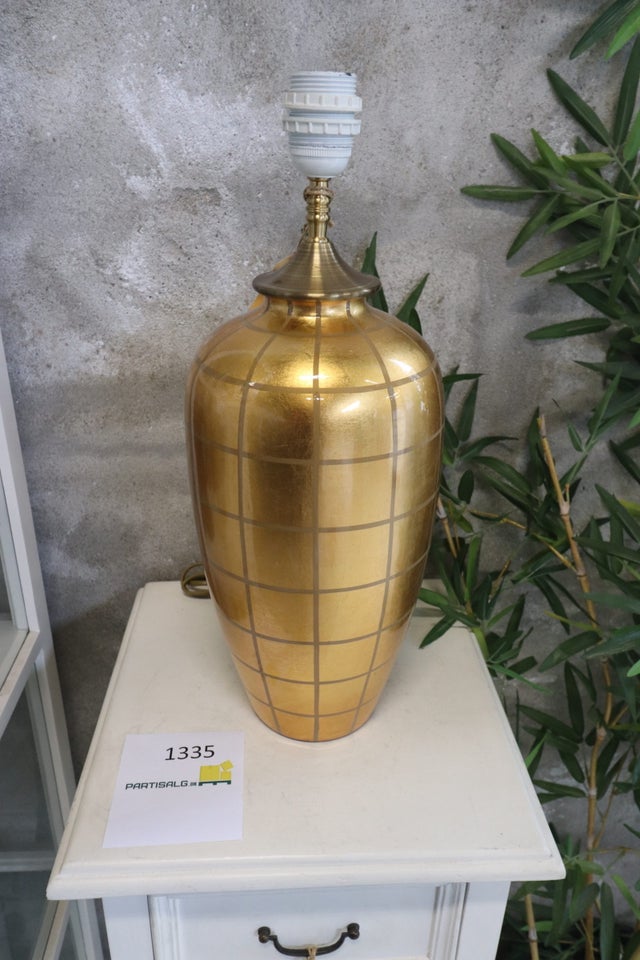 Bordlampe Guld farvet Pris kr. 499,-/stk