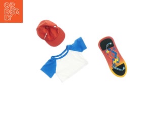 Dukke skateboard, t-shirt, kasket og sko fra Build a Bear (str. 23 x, 9,5 cm ...