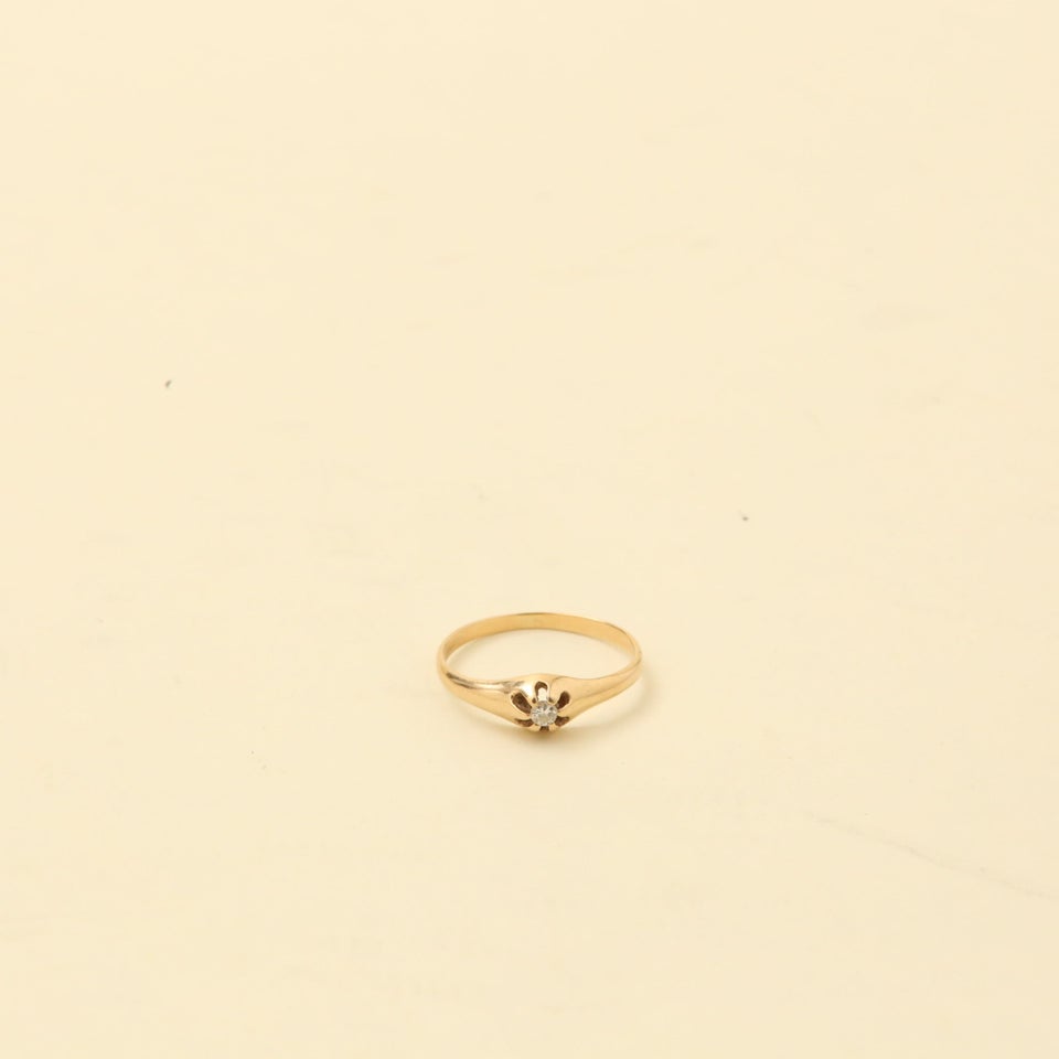 Ring med diamant (0.06 ct) i 14 karat str. 53