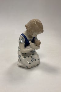 Gräfenthal GDR Figur af Pige med Dukke VI SENDER
