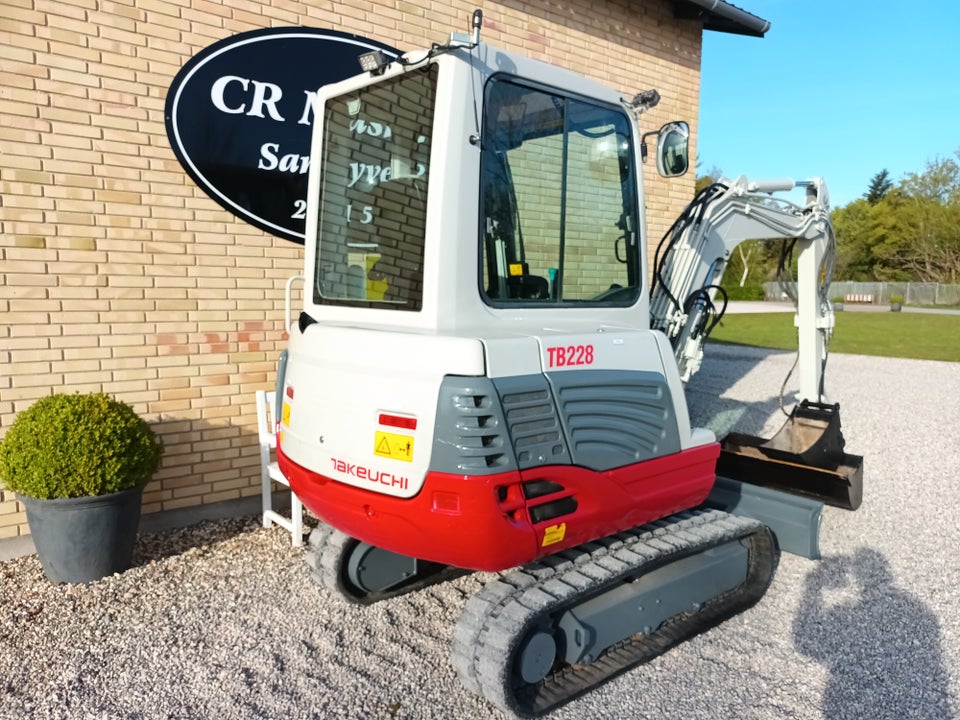 takeuchi tb228