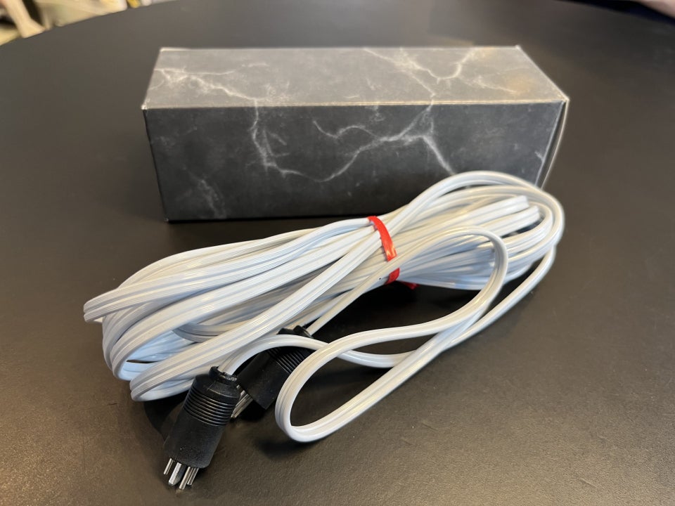 B&O Speaker Cable PIN/DIN (male) til Penta, kabel - 5 hvid dba.dk – Køb og Salg af Nyt og Brugt