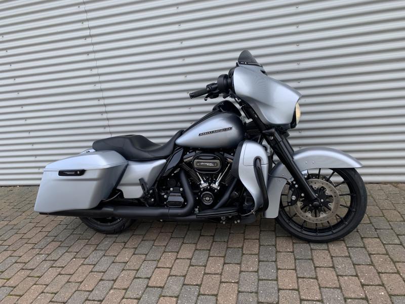 Harley-Davidson FLHXS Street Glide Special HMC M...